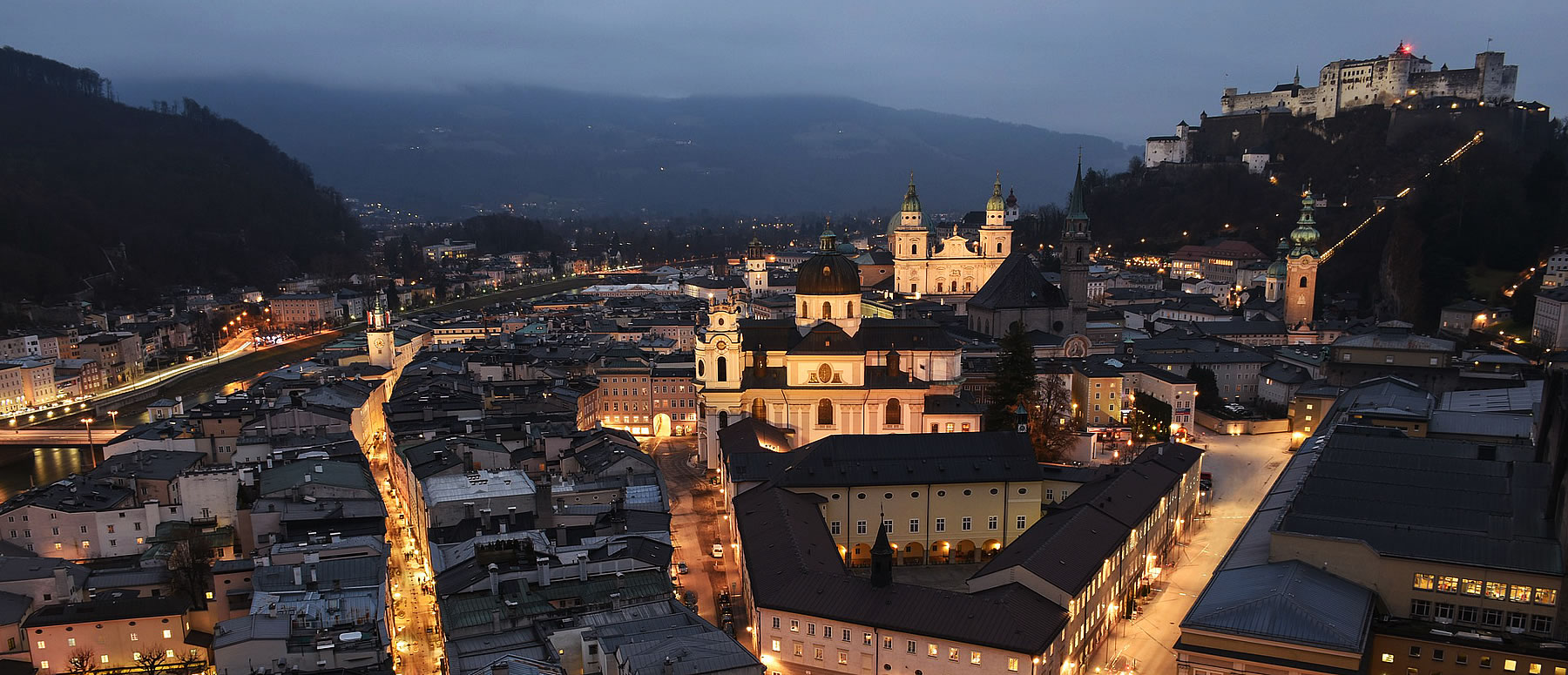 Slama Salzburg - Blechdächer Salzburgs bei Nacht